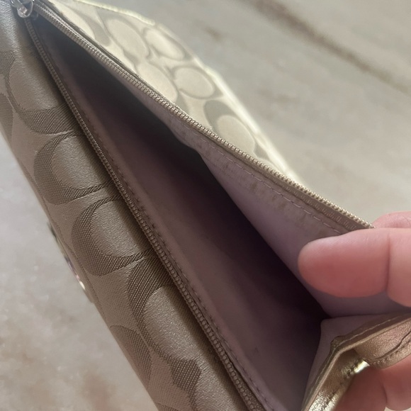 Coach trifold wallet- Tan and gold - Picture 4 of 5